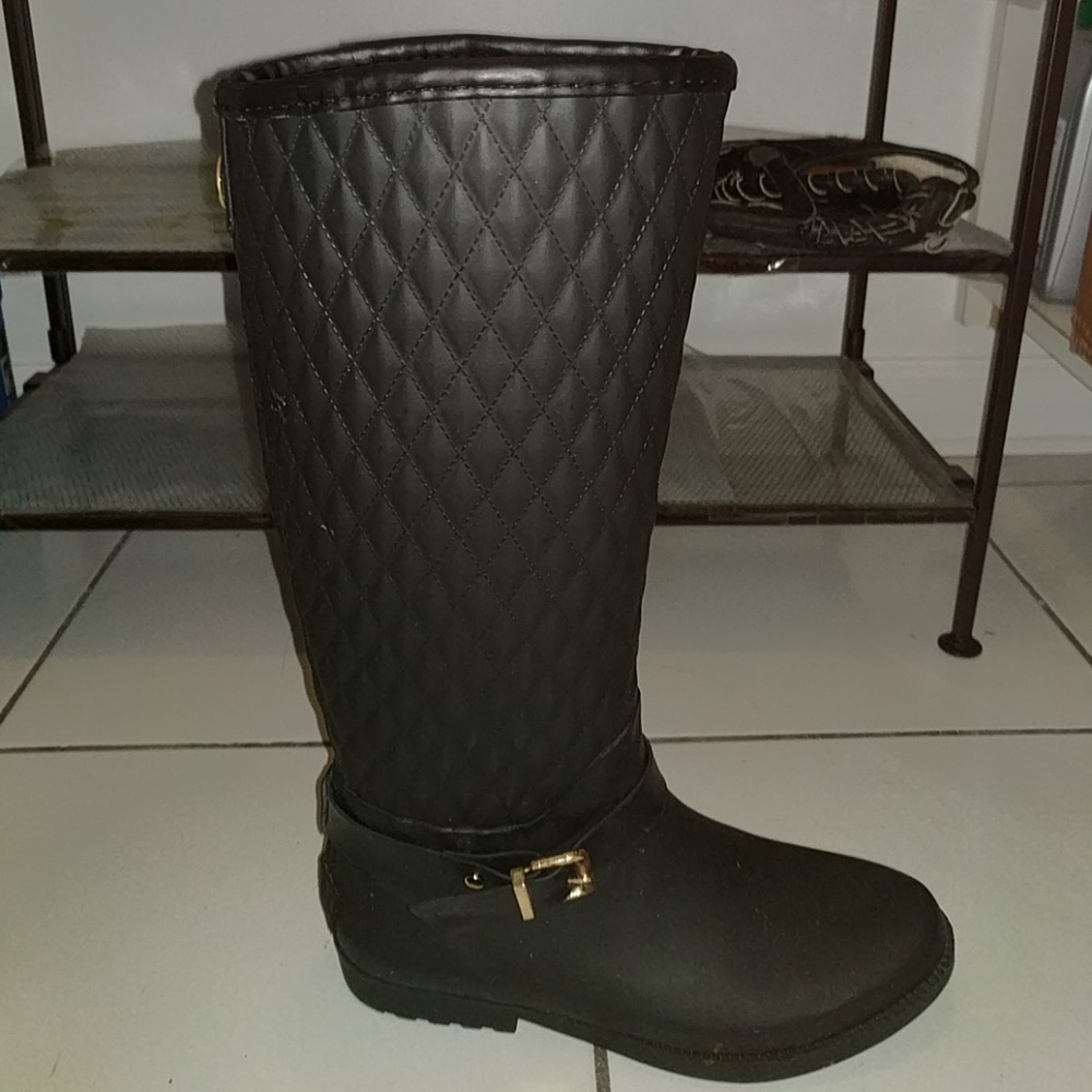 Guess Tall Quilted Rain Boots (SZ 8)